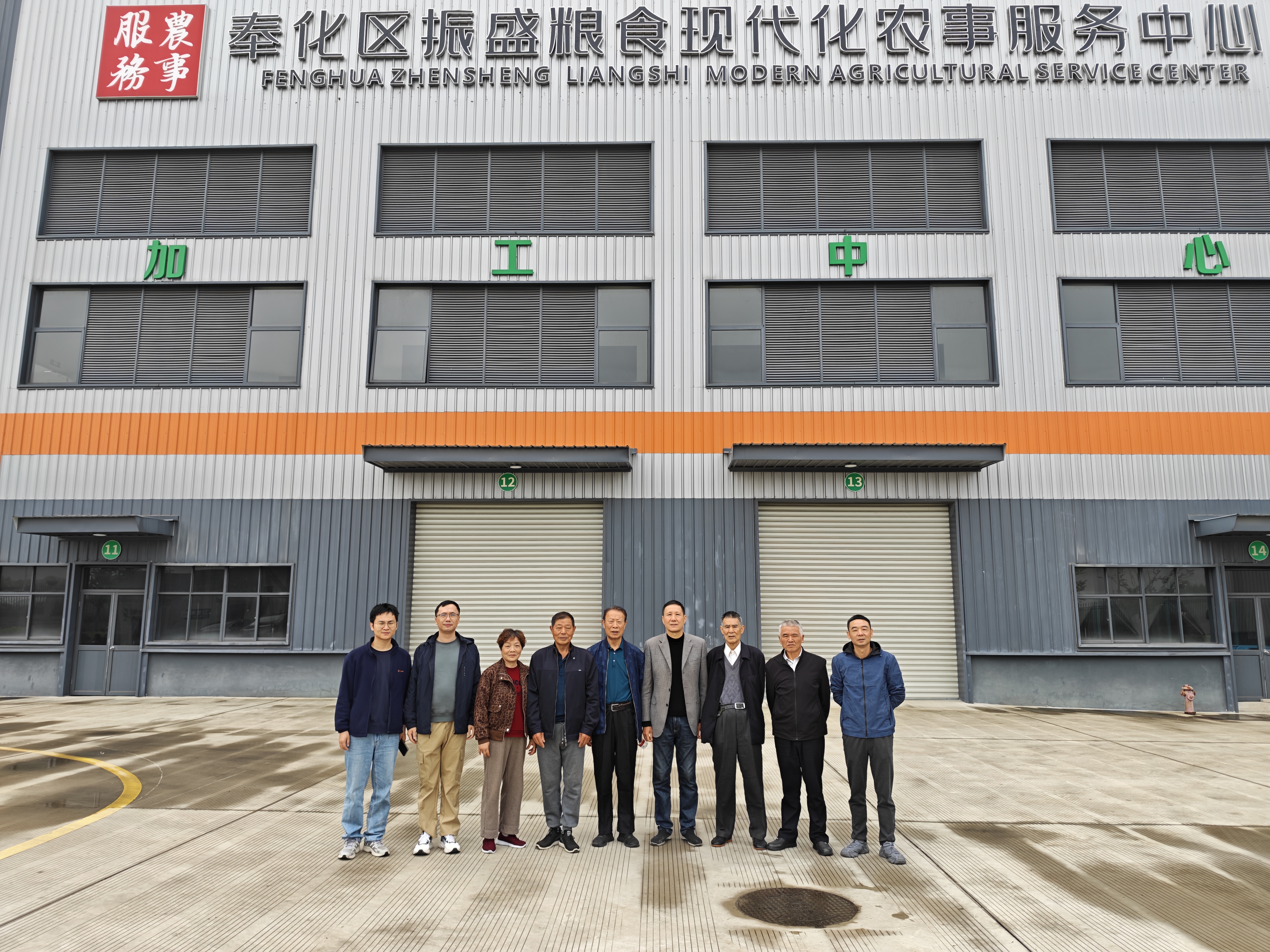 區農機畜牧發展中心組織離退休干部感受現代農業新圖景