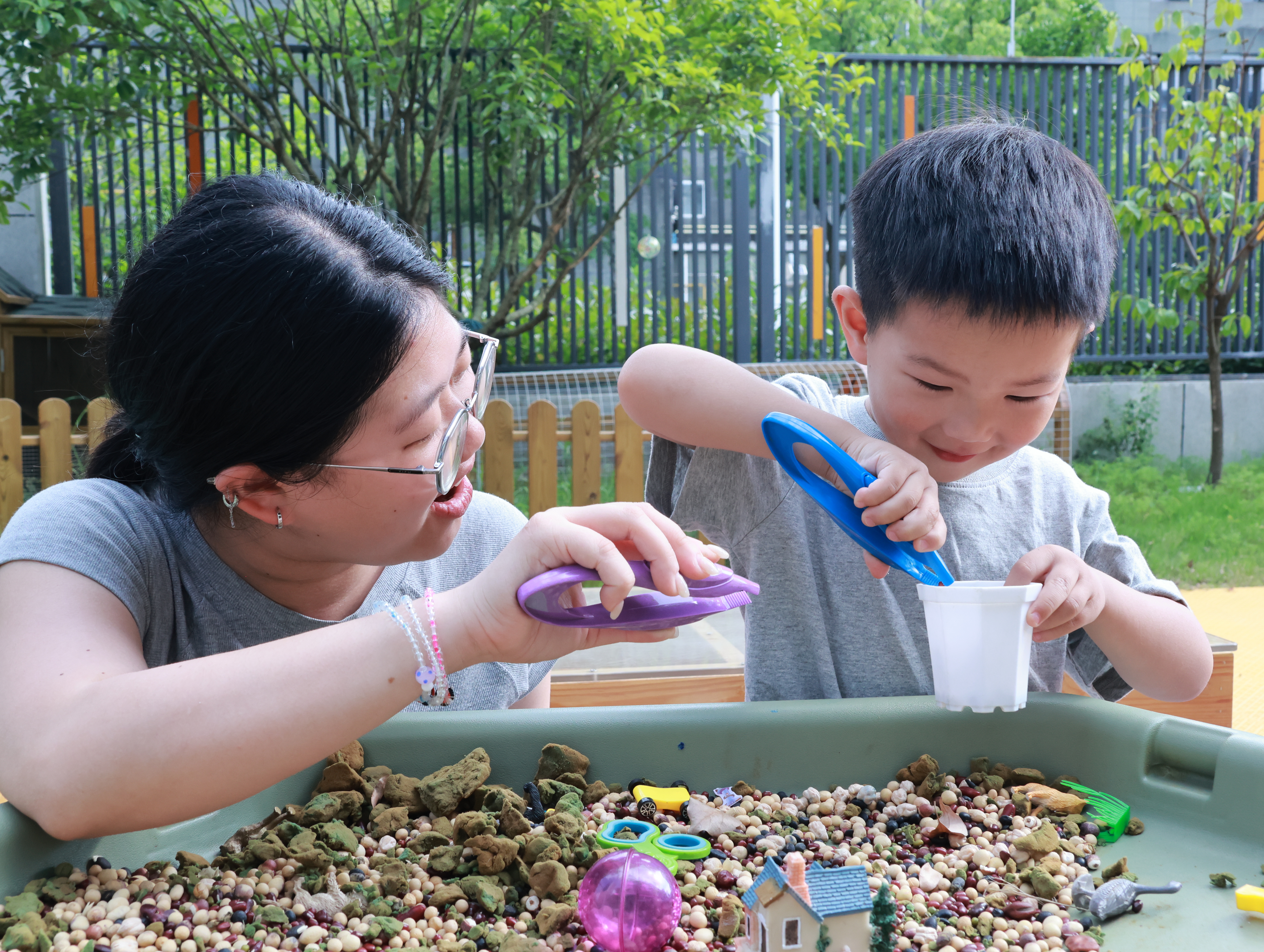鳳麓幼兒園“三色便簽”圖式觀察特色實踐為托班幼兒成長護航